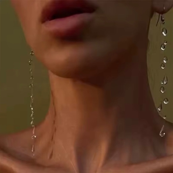 Jewelry - Elegant Long Silver Water Droplet Chain Earrings